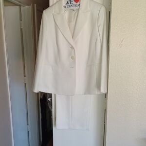 Le Suit Ivory Blazer and Skirt Ensemble